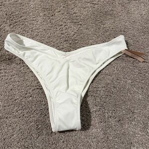 NWT. Victoria’s Secret. The Itsy White Bikini Bottom. Size Small.